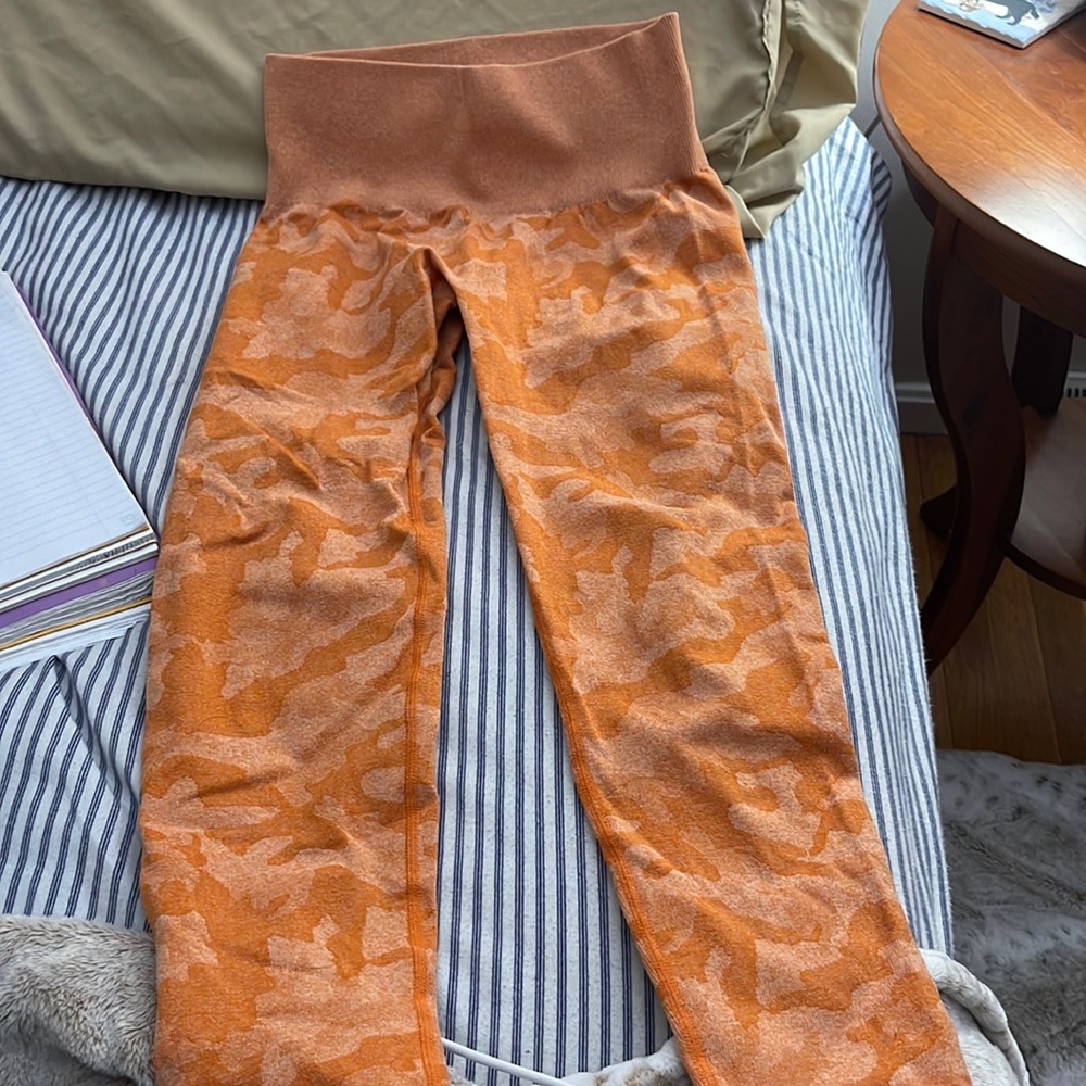 Nvgtn camo leggings size small great condition